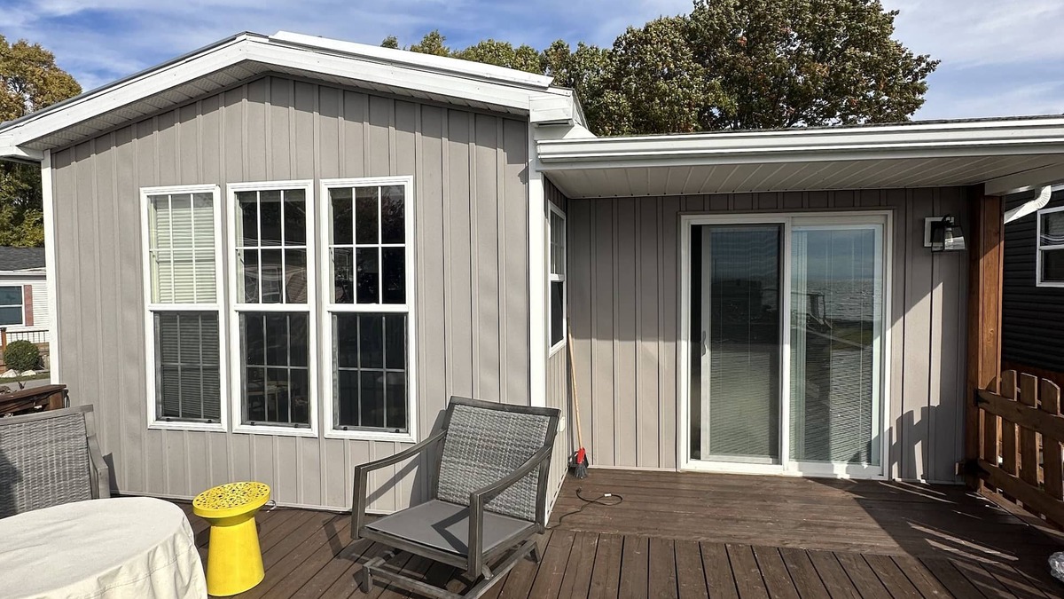 Lakeview Sherkston Shores Cottage Sleeps 6 with Lifted Golf Cart