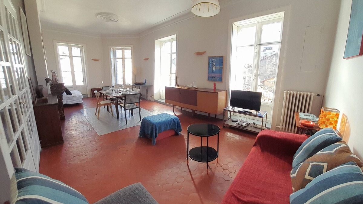 Les 7 balcons, Comédie/Gare Parking Spacious Bright Haussmannien