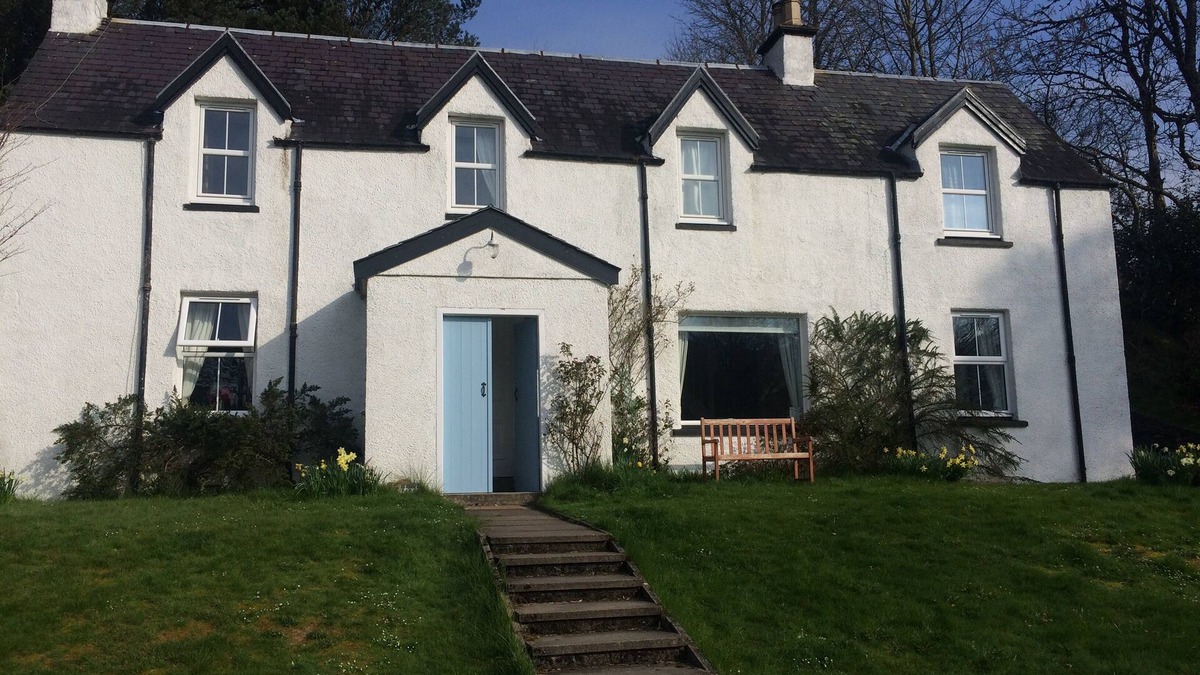 Lilybank,a traditional highland cottage located in Fort Augustus village.
