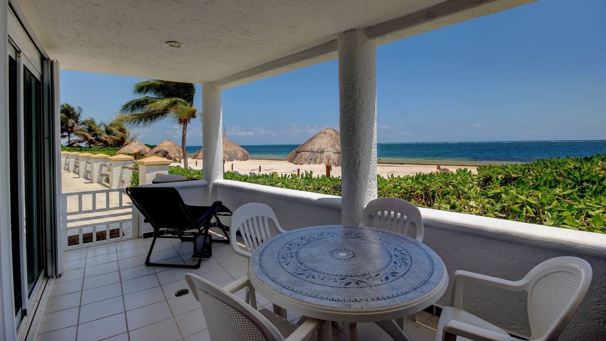Little White House is a stand alone house located within the Casita Blanca condo complex.