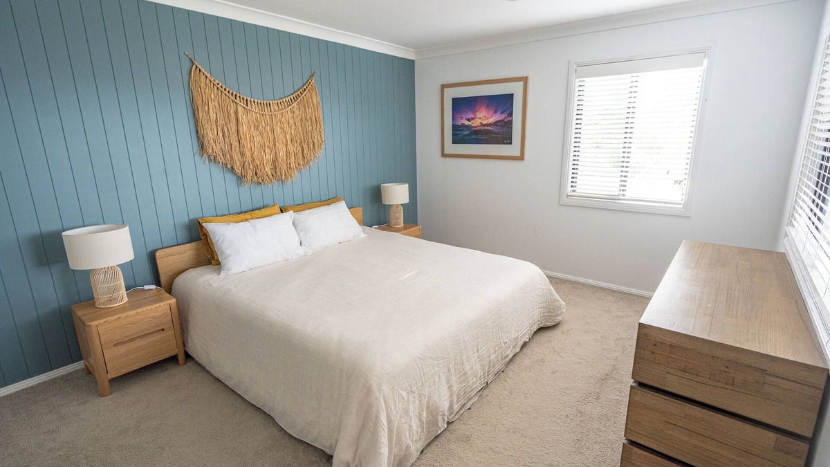 Long Jetty Beach House. Stroll to the beach and lake. Come & explore the Coast!