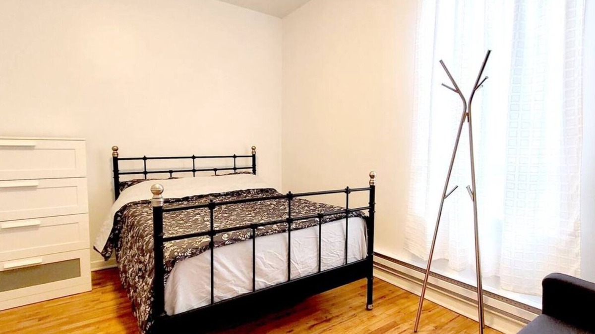 Lovely 3 bedroom, live in real Montreal / Plateau