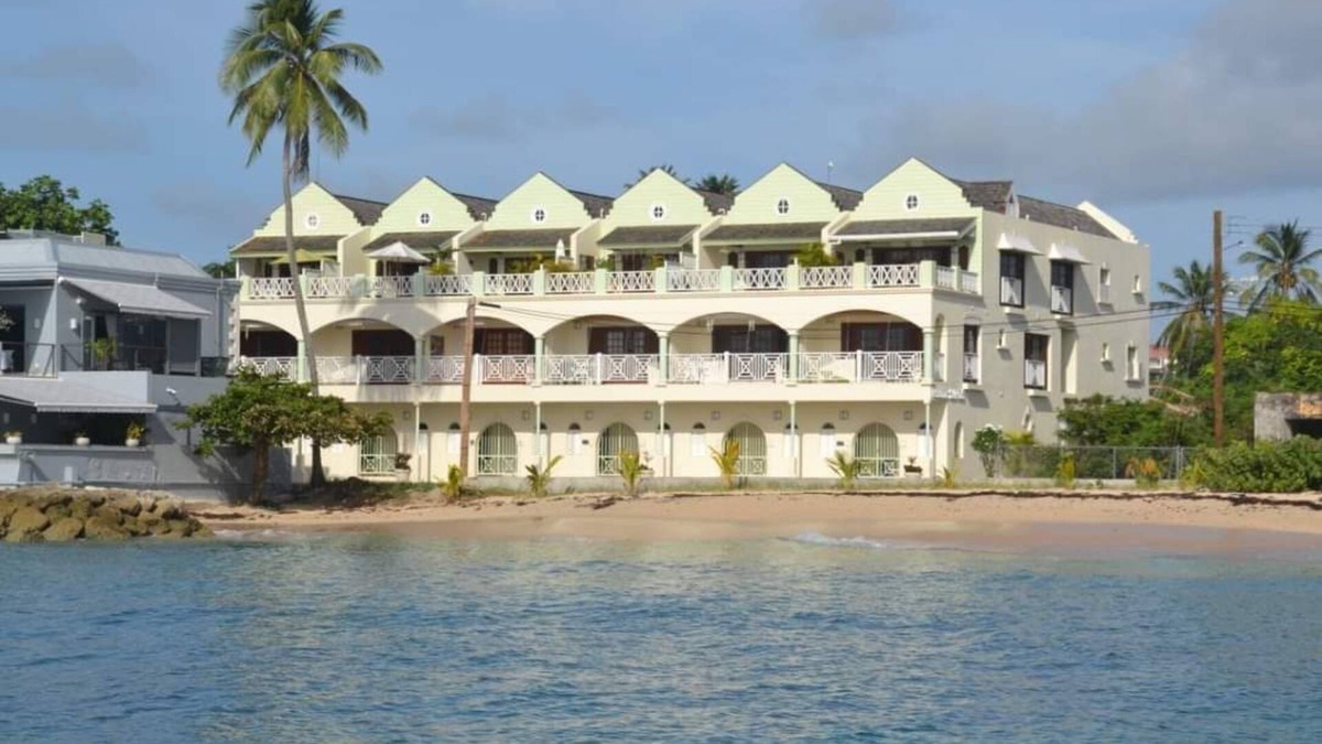 Lovely Beach-front Apartment with Fabulous Sea Views