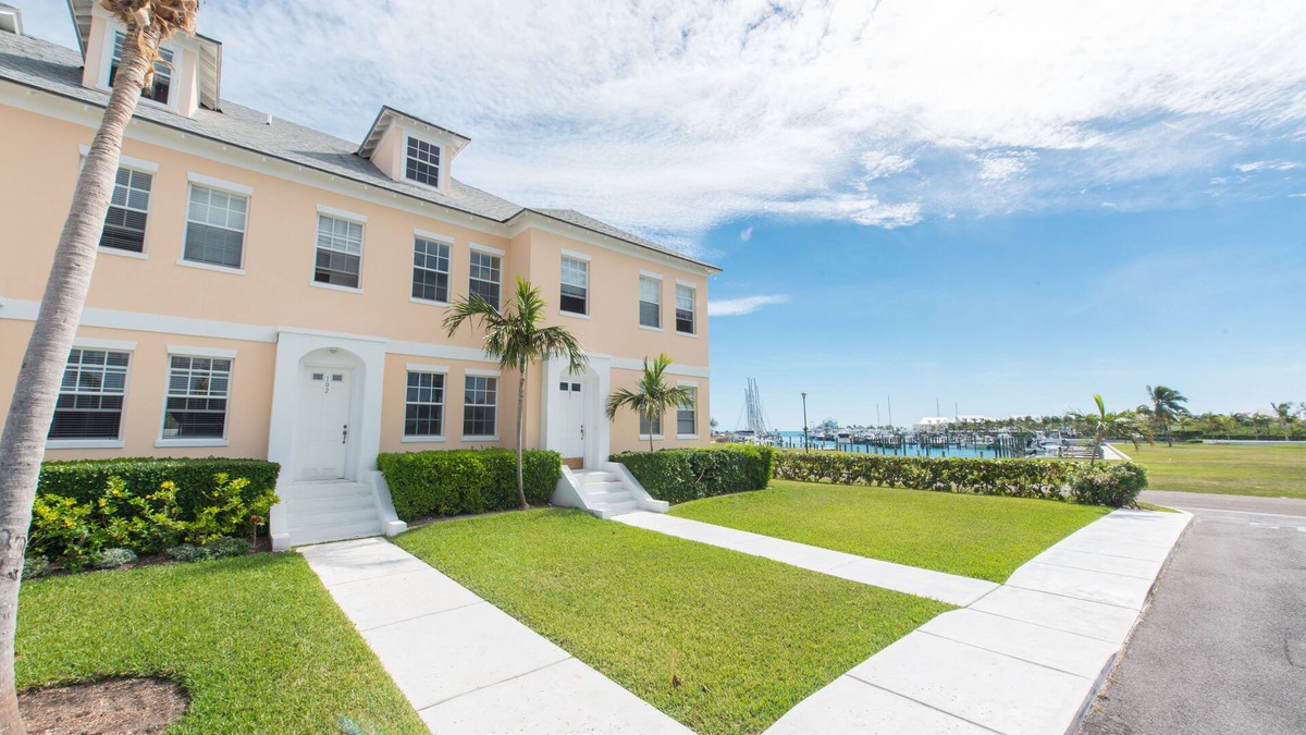 LUX LG 4BR Palm Cay-Gated Resort~Pool~Beach~Tennis~P&Play~H.Chair~Stroller!