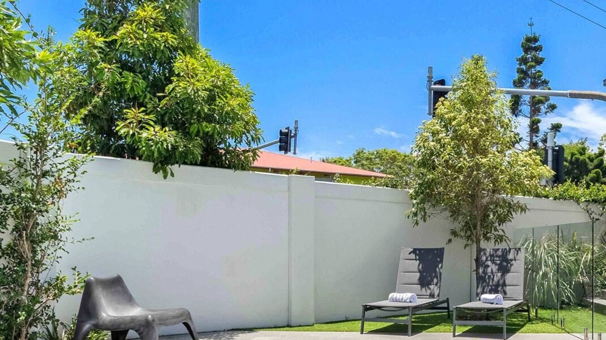 Luxe Capri Villa Heated Pool 850m to the Beach