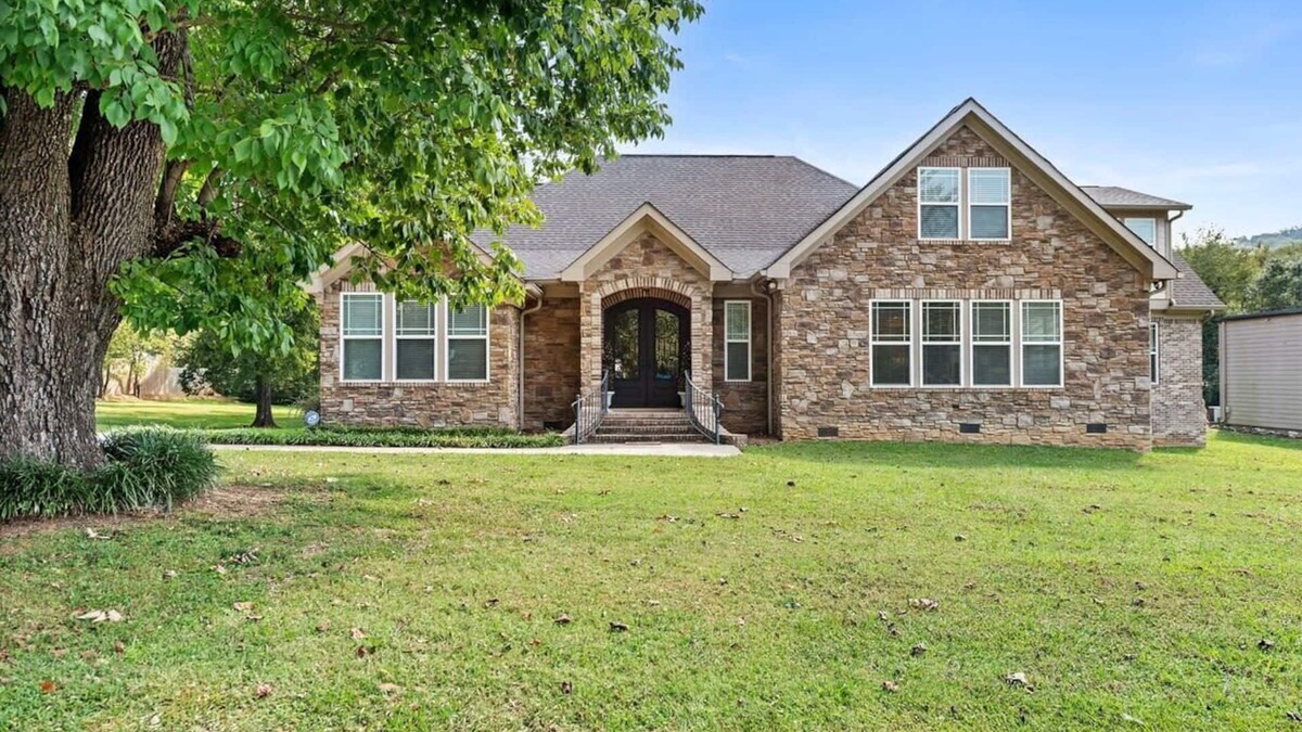 Luxury Retreat in Red Bank, TN!