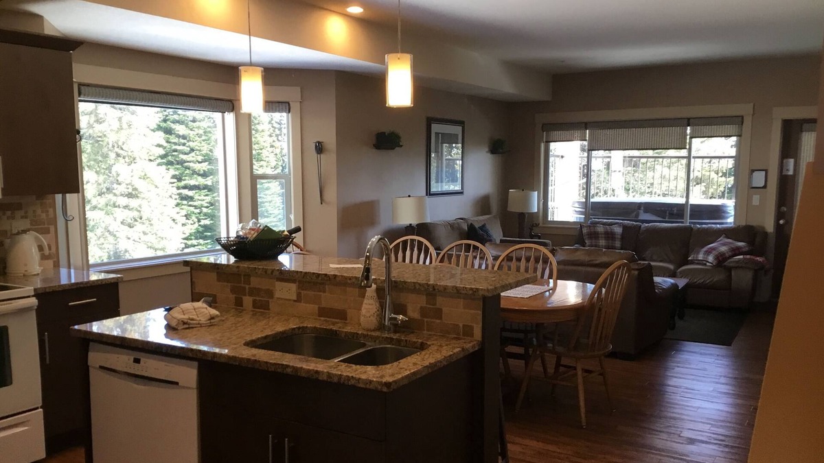 Luxury slopeside ski chalet