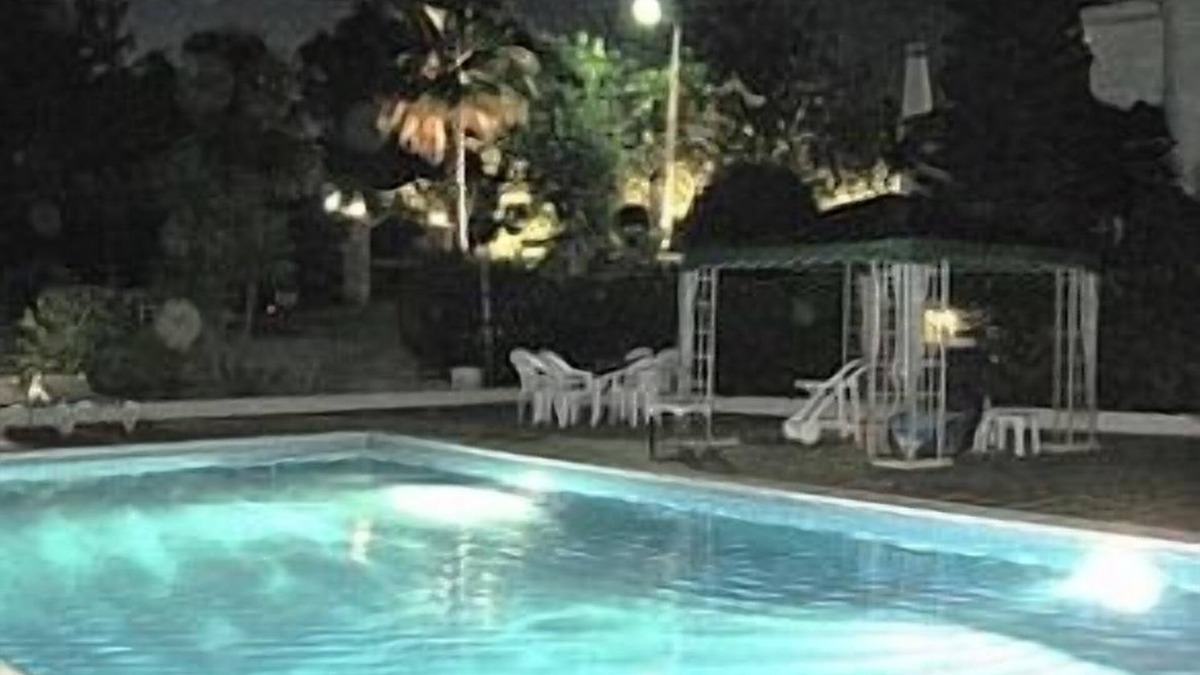 Luxury Villa, Large Pool and Garden, Covered Eating Area, BBQ, Wi-