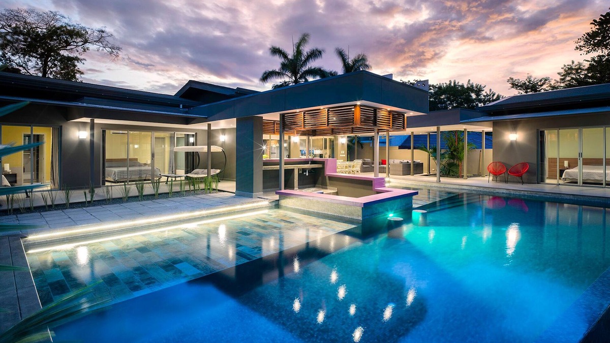 Luxury Villa steps from the beach