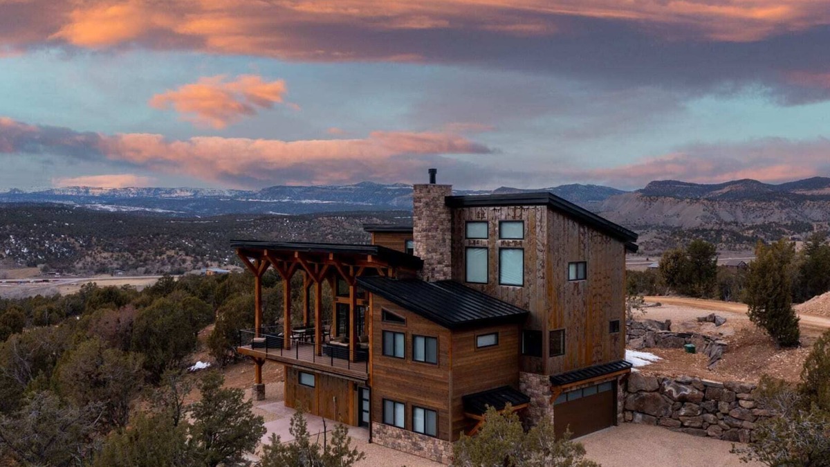 Luxury Zion Retreat | Views, Hot Tub & Sleeps 14
