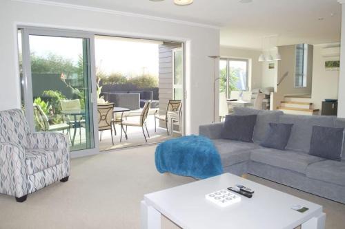 Magic on Molesworth - 2BR townhouse near CBD