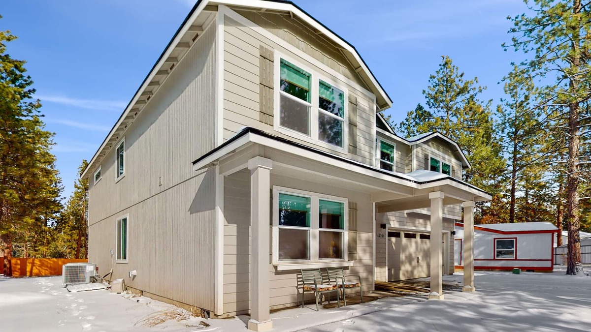 Magnificent Creater Road Retreat with 6 bedrooms and 3 bathroom on 1.2 acres.