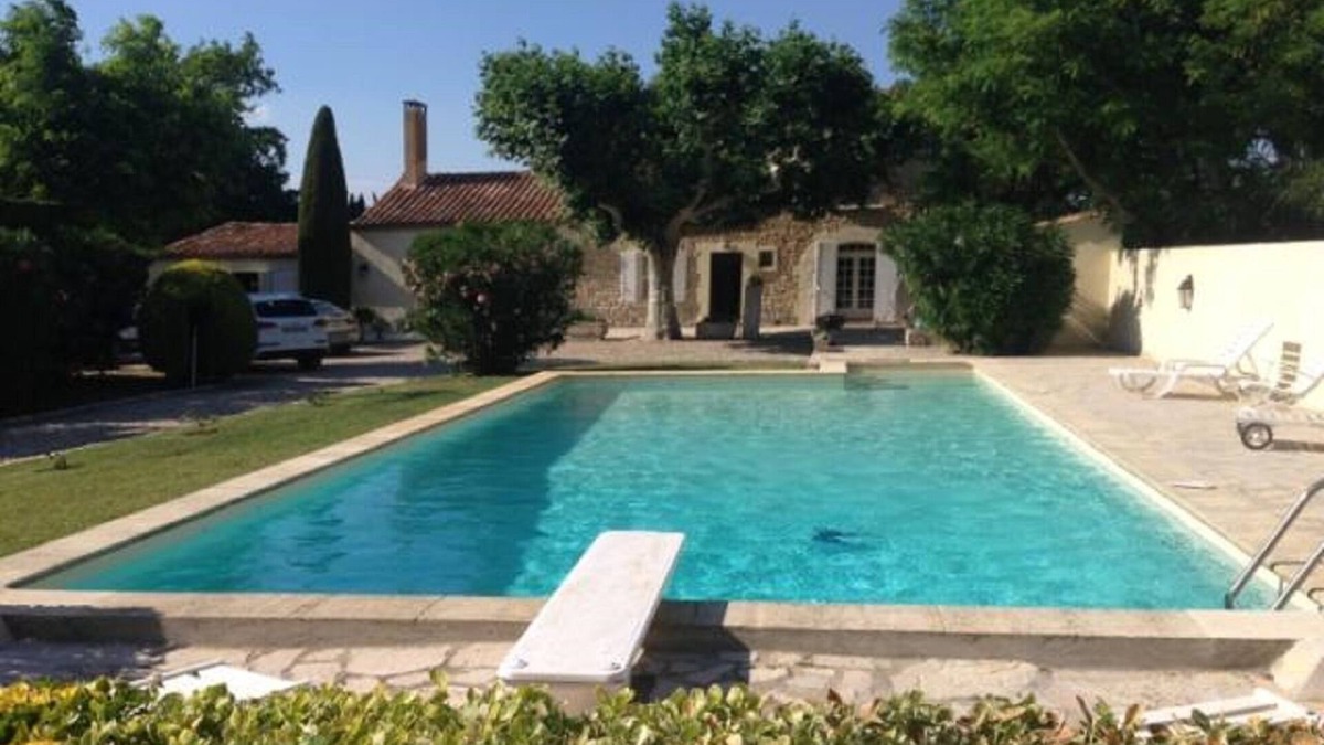 MAS with swimming pool 5 minutes from Saint Remy de Provence