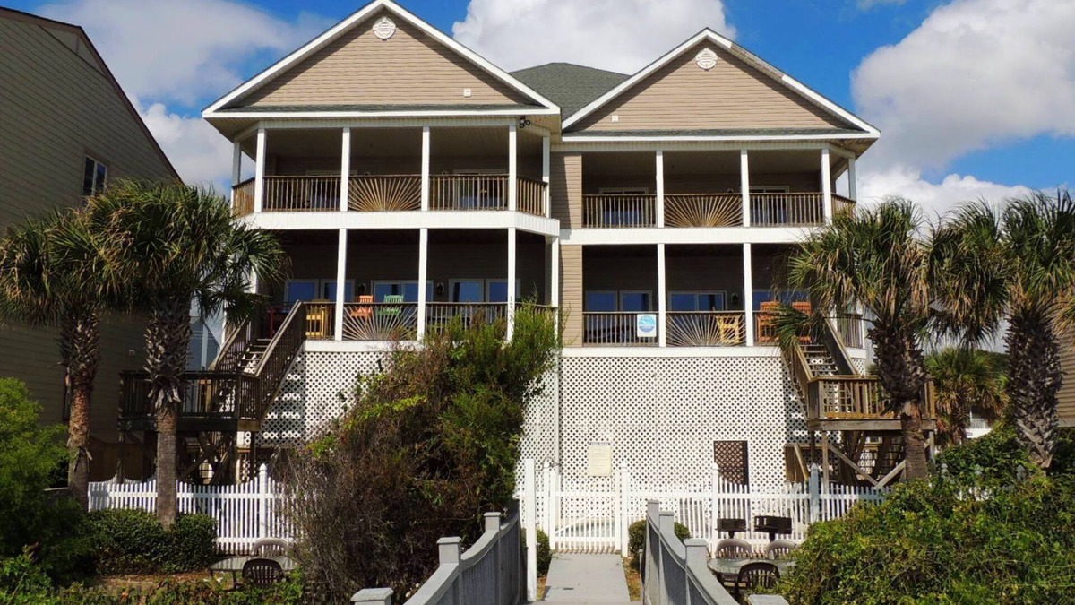 Massive Oceanfront Beach House Great for Reunions & Golfers!