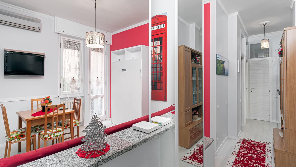 Milan: Easy flat in Milan next to the red line underground!