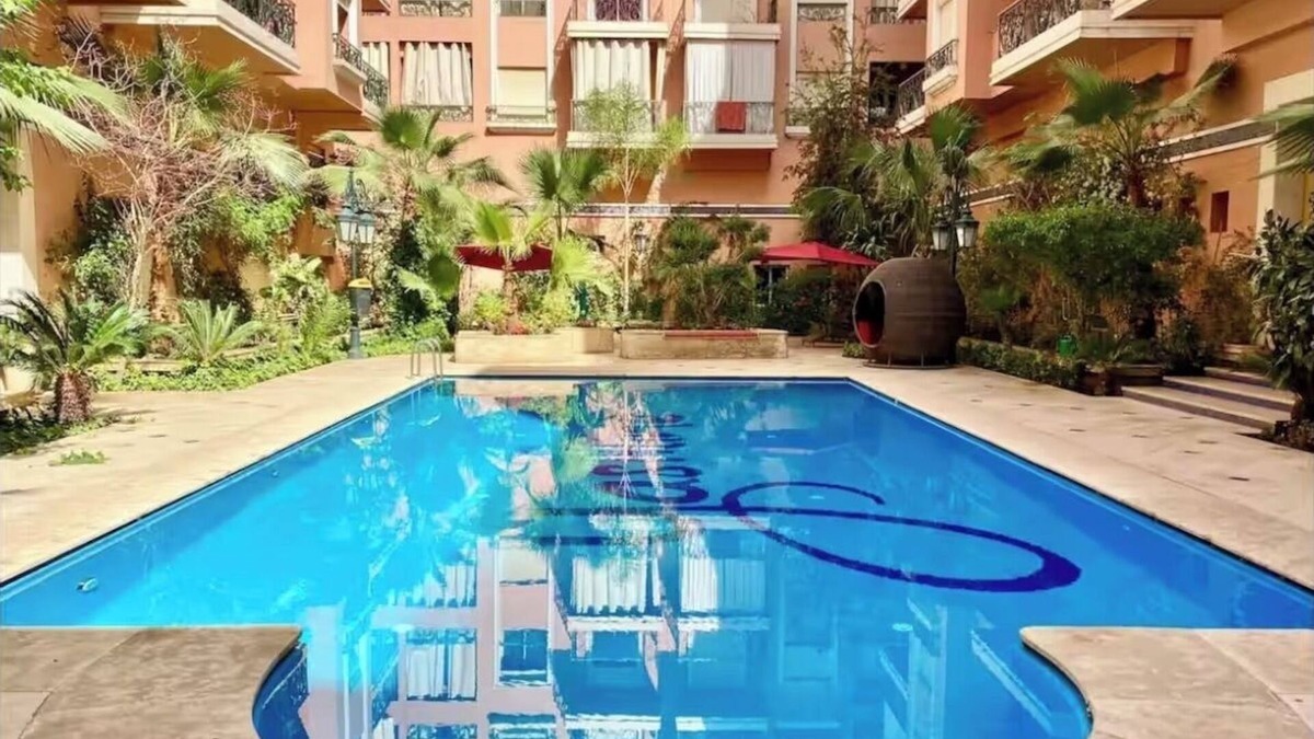 Modern 140 m² duplex - 2 bedrooms with terrace and shared swimming pool. Gueliz.