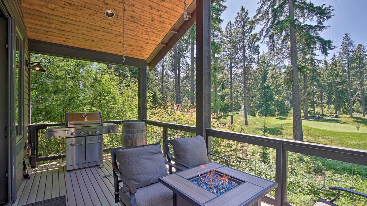 Modern Alpine Home on Prospector Golf Course!