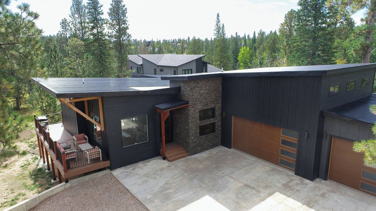 Modern Open-Plan Cabin Near All Black Hills Rec. Across Street from 2 Pools!