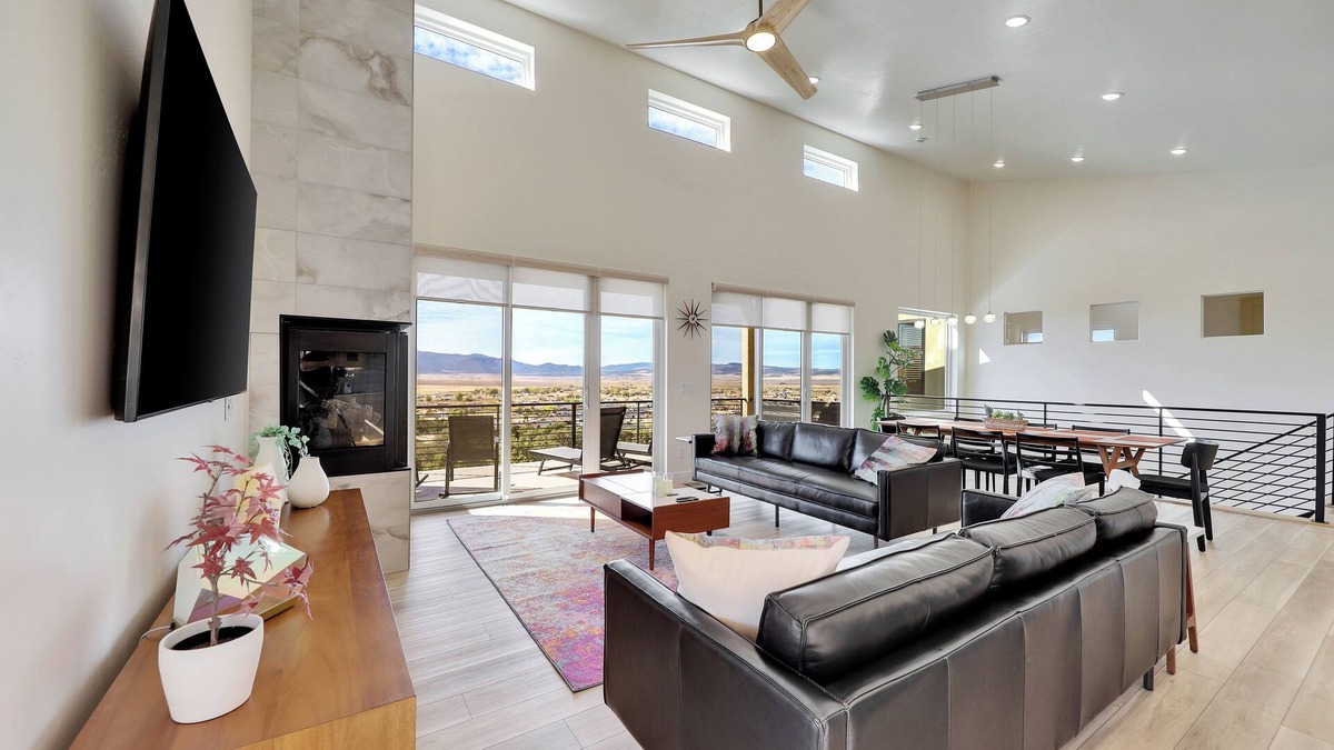 Modern Scenic Escape: Luxury & Views in Cedar City