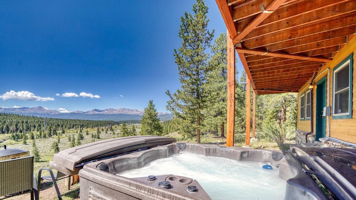 Mountain Majesty-HOT TUB! Minutes to Ski Cooper-Private fishing out your door!
