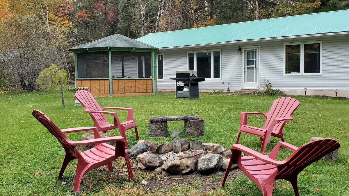 nCozy four Season Addington Highlands cottage in 5 acres, near Bon Echo.n
