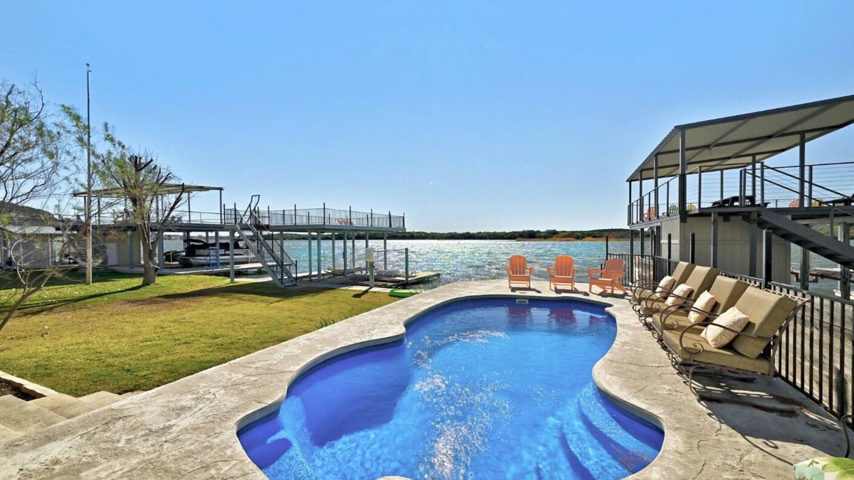 NEW! OPEN WATER, POOL, OUTDOOR KITCHEN, KAYAKS