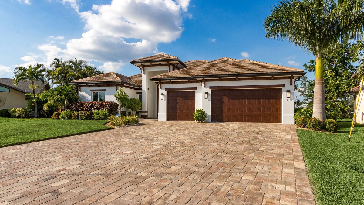 Newer Construction Villa, Modern Furnished, Huge Pool&Lanai, Gulf Access, WiFi