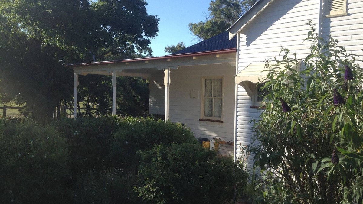 Oakhurst Cottage FarmStay -A tastefully restored cottage set in a private garden