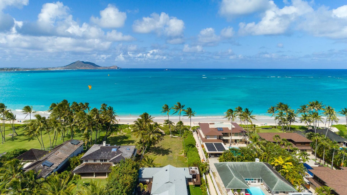 Ocean Front Center of Kailua Bay! Best Location!
