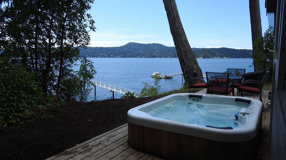 Ocean Front Cottage in Sooke on Vancouver Island Kayaking Hot Tub