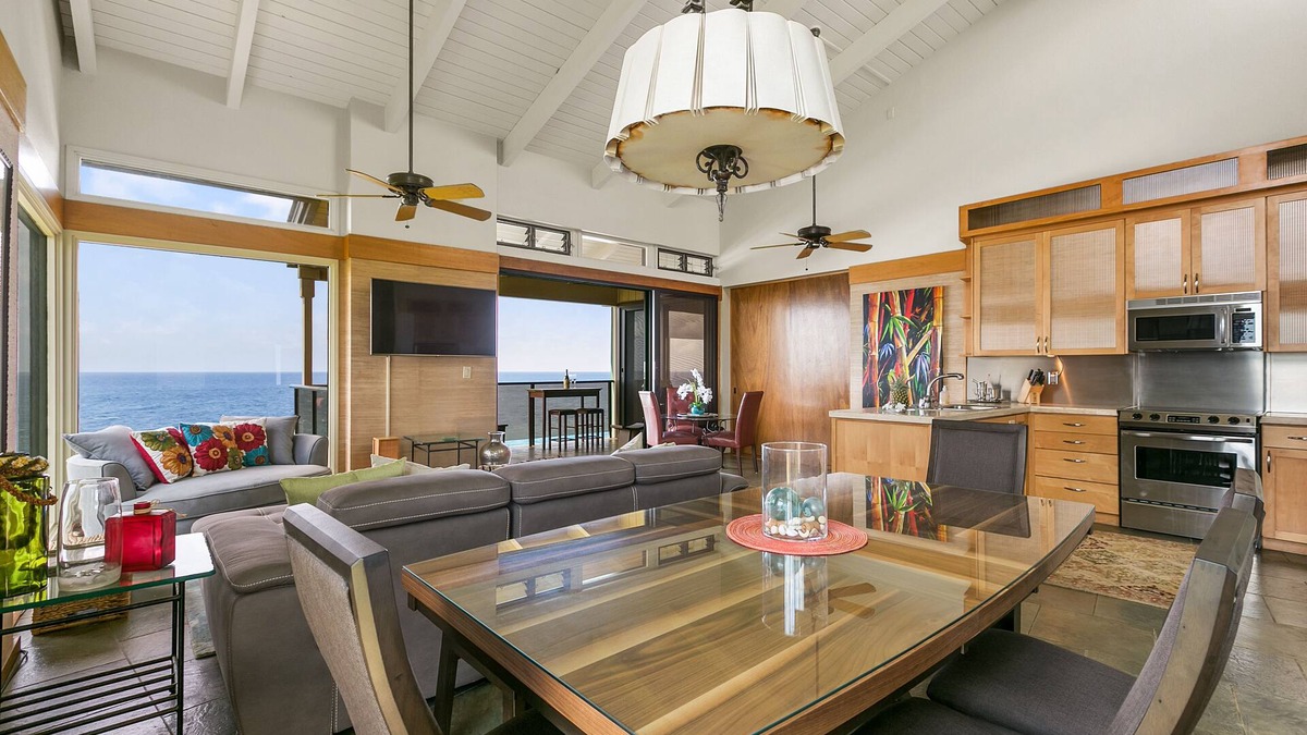 Ocean front with panoramic views of the Pacific Ocean
