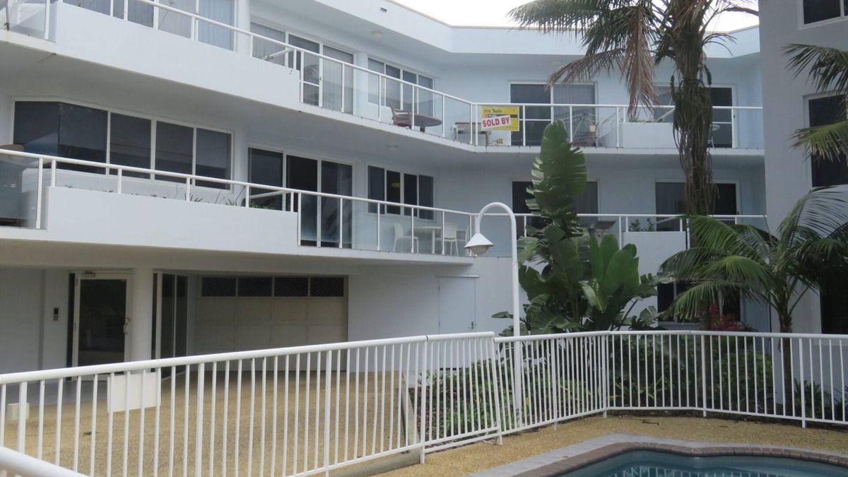 OCEANSHORES 18 LOVELY THREE BEDROOM UNIT CLOSE TO TOWN