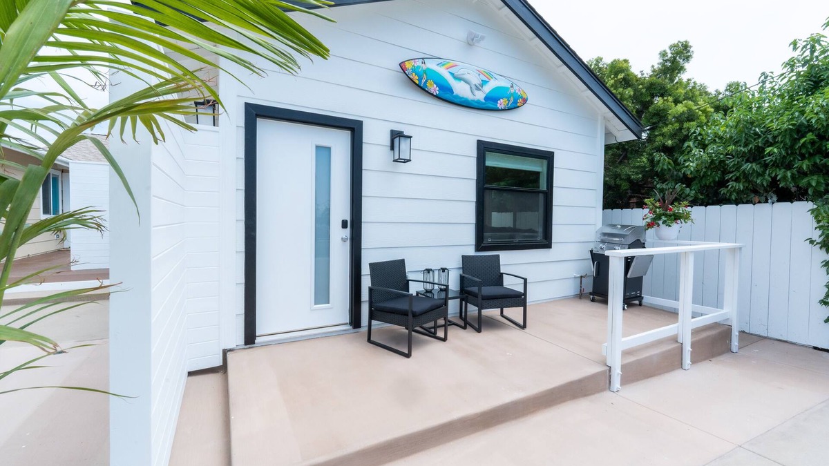 OCEANSIDE HAPPY HULA RETREATnNew build - 1bed/1bath located 1.5 miles from Pier!