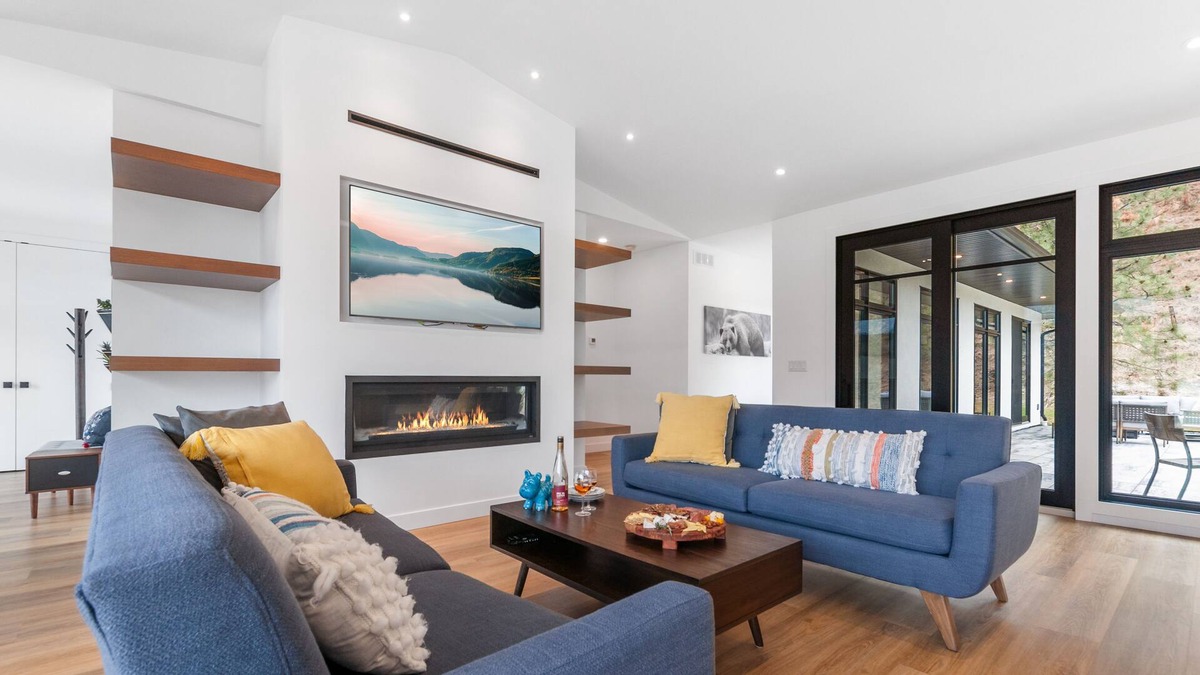 One floor living steps from Skaha Lake, KVR trail, only 7 min from Penticton