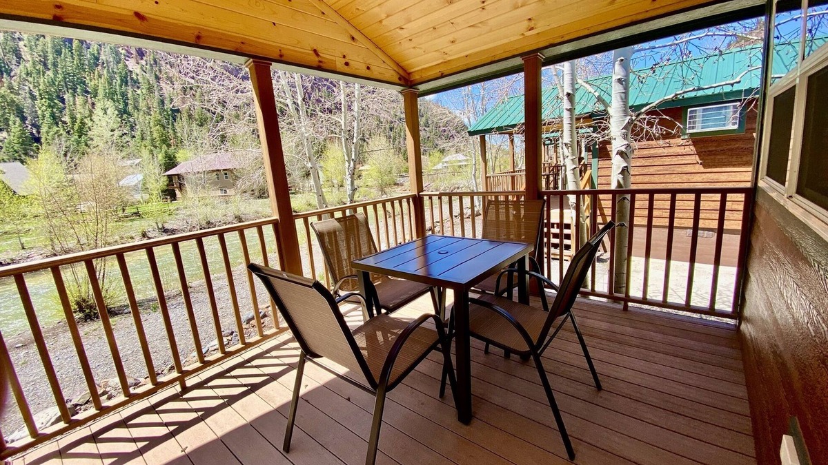 Ouray Riverside Resort - Inn & Cabins