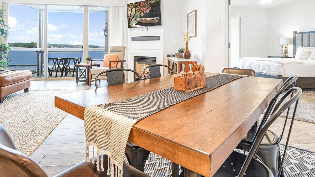 OUTSTANDING Lands' End Condominium - Main Channel View, Screened Deck, Waterpark