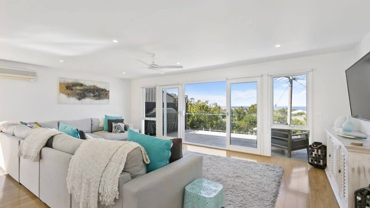 Panoramic Ocean Views in the Heart of Torquay