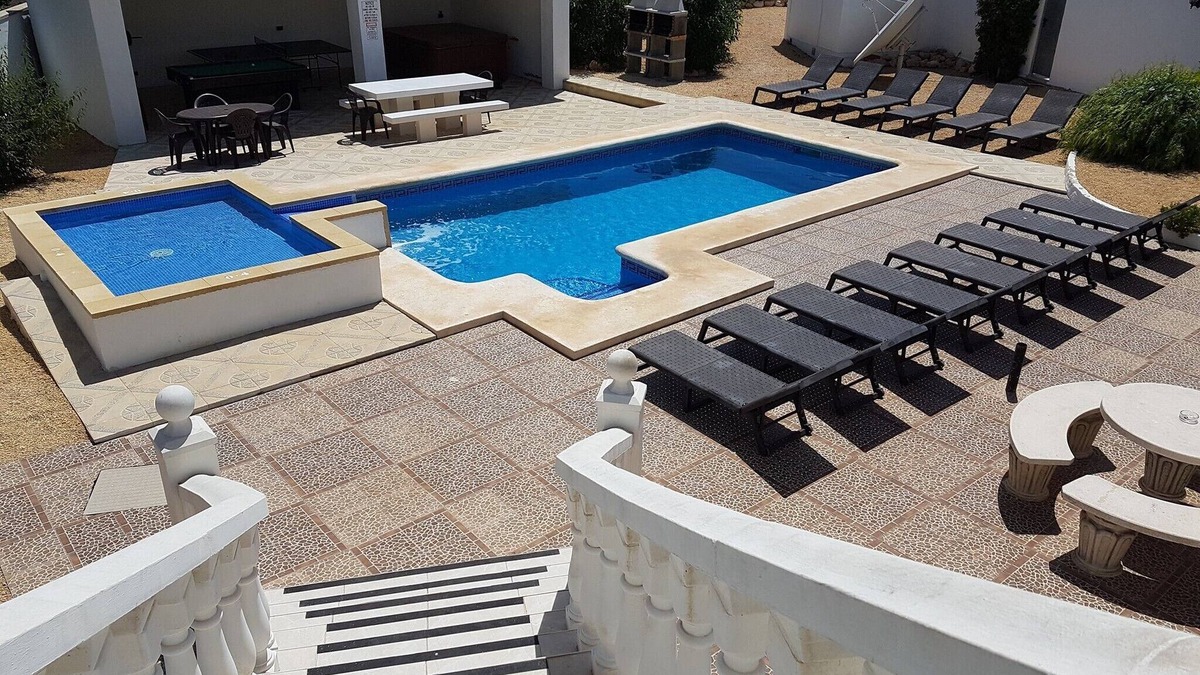 Paradise Villa - Quiet, Sun Terrace, Pool, Hot-tub, Games Rooms, Golden Beaches