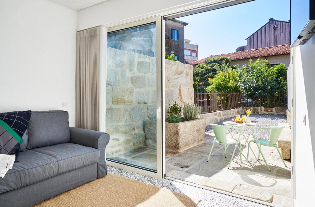 Pause Apartments