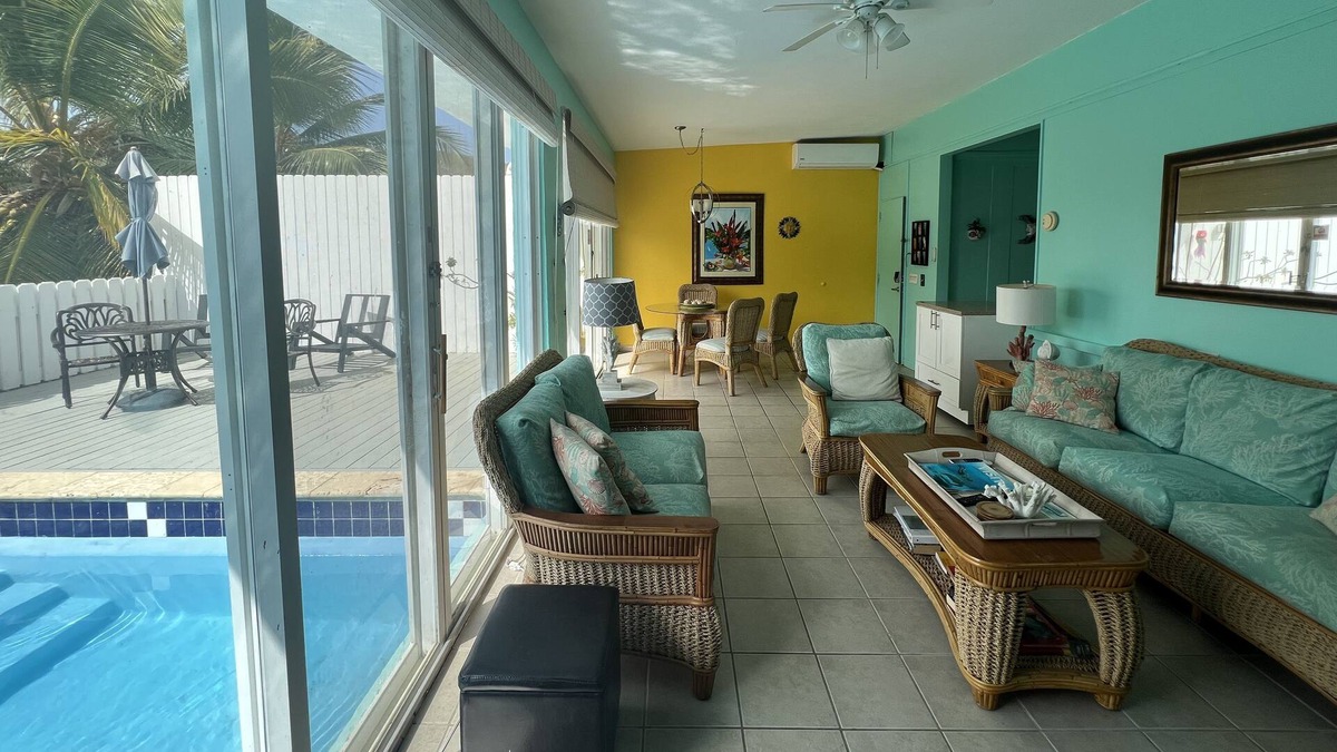 Pavilions & Pools Villa with private pool, 5 minute walk to sapphire beach beach