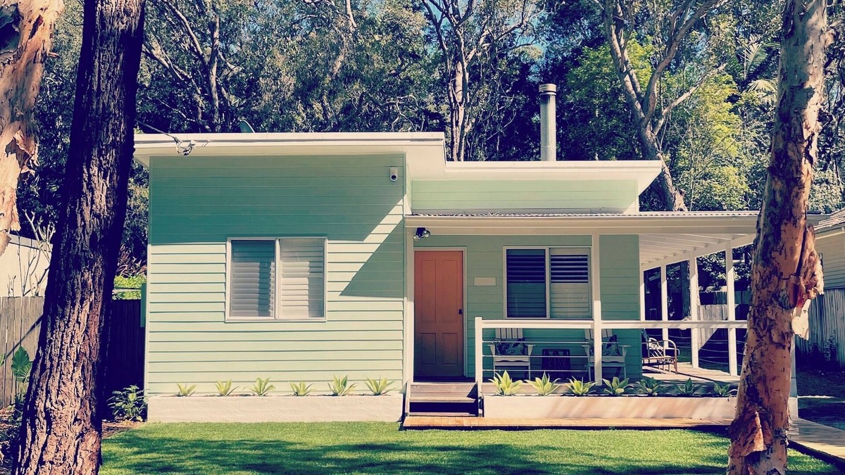Pearlie @ Pearl Beach, NSW. Retro Beach House. 5 minute walk to beach.