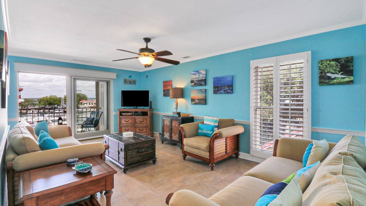 Penthouse 3 bed villa overlooking the World famous Harbour Town Yacht Basin
