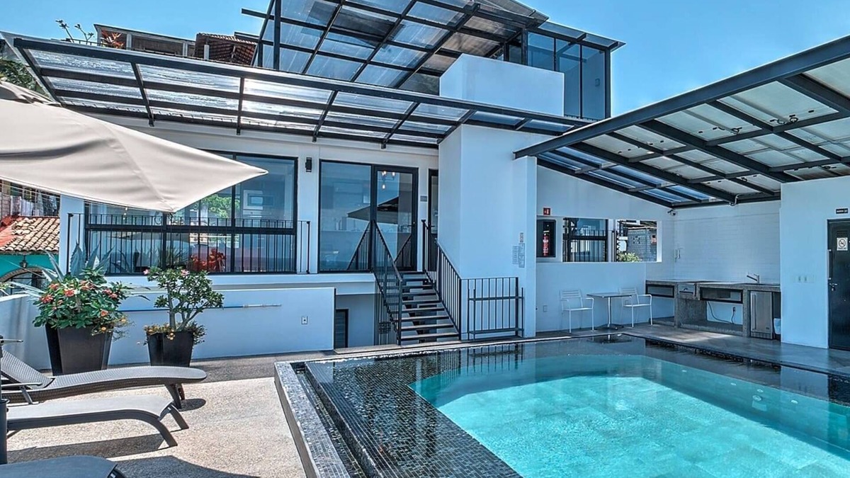 Penthouse Condo with Private Rooftop Terrace. Short walk to the Beach & Malecón.