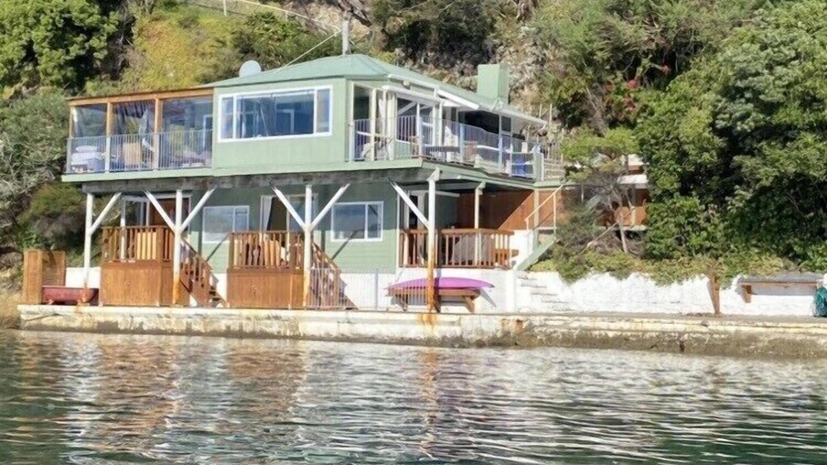 Picton beach front kiwi bach