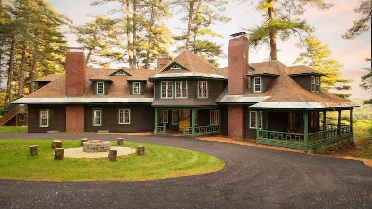 Private 10BR Estate on 60 Acres, Sleeps 20, Trails, Pond, Chef-Ready Kitchen