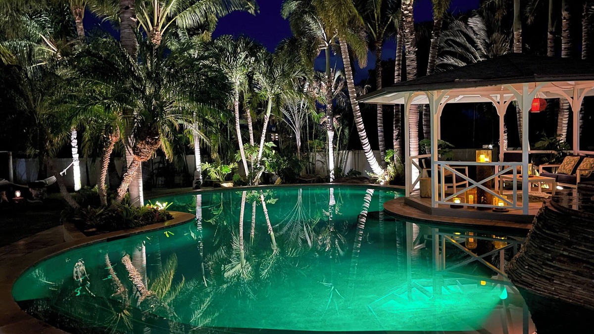 PRIVATE HOME on a lush half acre, Kihei Oasis boasts a 40k gallon heated pool!