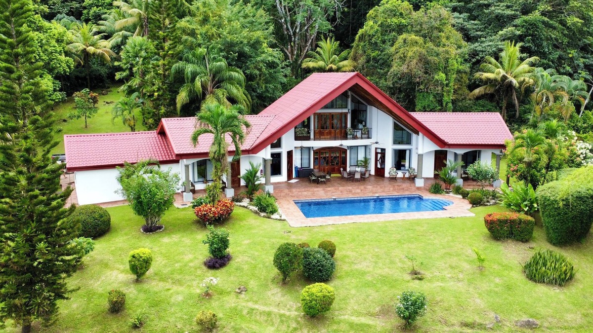 Private Paradise - Lovely, spacious home with large pool and ocean view