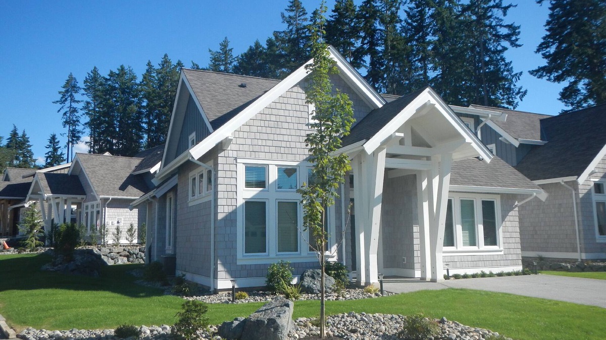 Qualicum Family Beach House & Oceanfront Gated Resort.