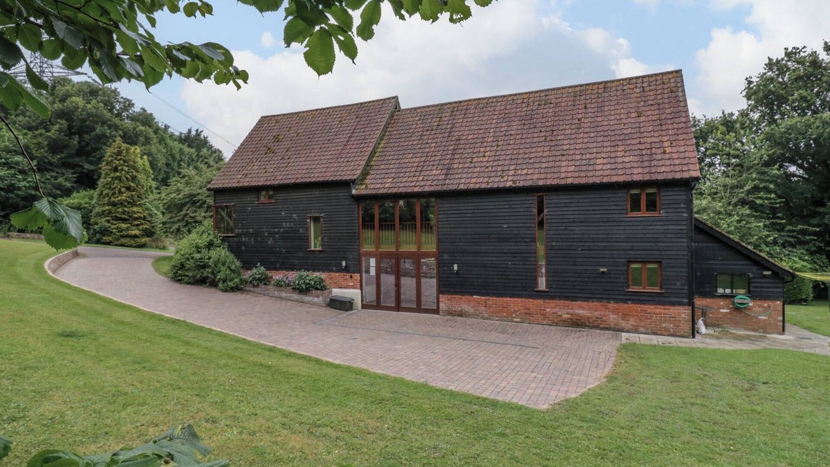 QUILL FARM BARN, pet friendly, with a garden in Campsea Ashe