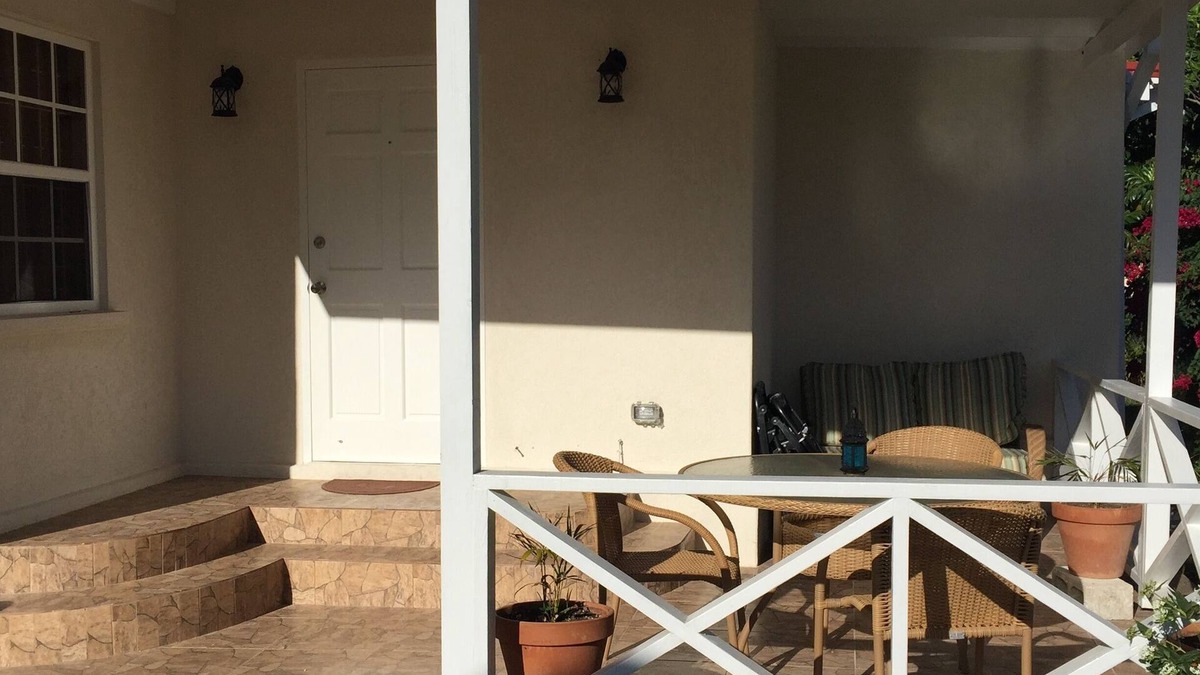REDUCED RATE: Modern,Spacious,Unbeatable Location, close to amenities,SUPER HOST